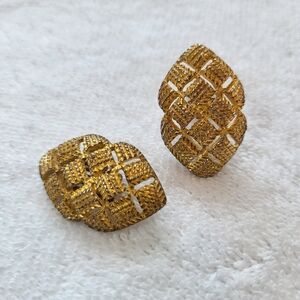 VINTAGE Chunky Gold Tone Open Weave Stud Earrings / Clip-on